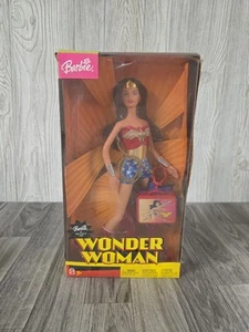 Barbie como Mujer Maravilla B5836 Mattel 2003 caja dañada como en la foto nueva - Imagen 1 de 7
