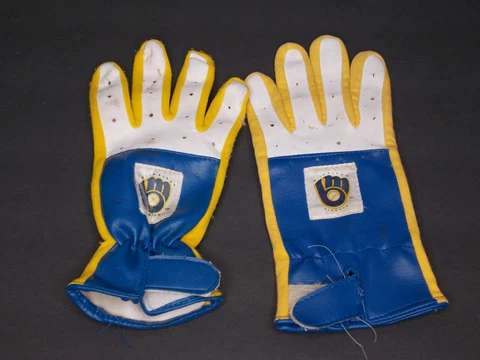 VTG 80s Milwaukee Brewers Promo Stadium Giveaway Youth Batting Gloves Cover