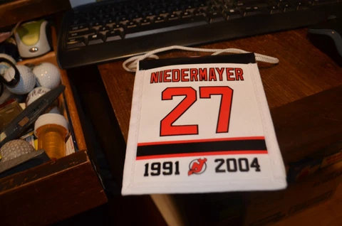 RARE Scott Niedermayer  #27 Jersey Retirement Night Mini Banner NJ Devils Cover