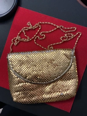Bolso de noche vintage de malla metálica dorada Foto 1 de 4