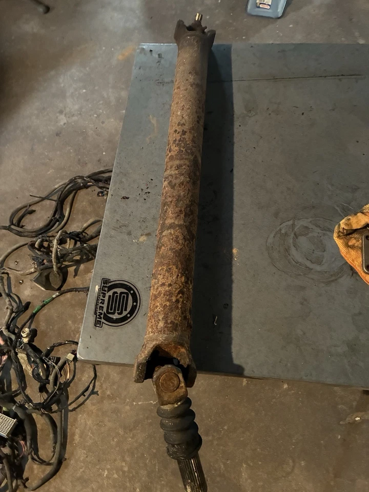 Árbol de transmisión delantero para camioneta Chevy GMC 99-06 Foto 1 de 1