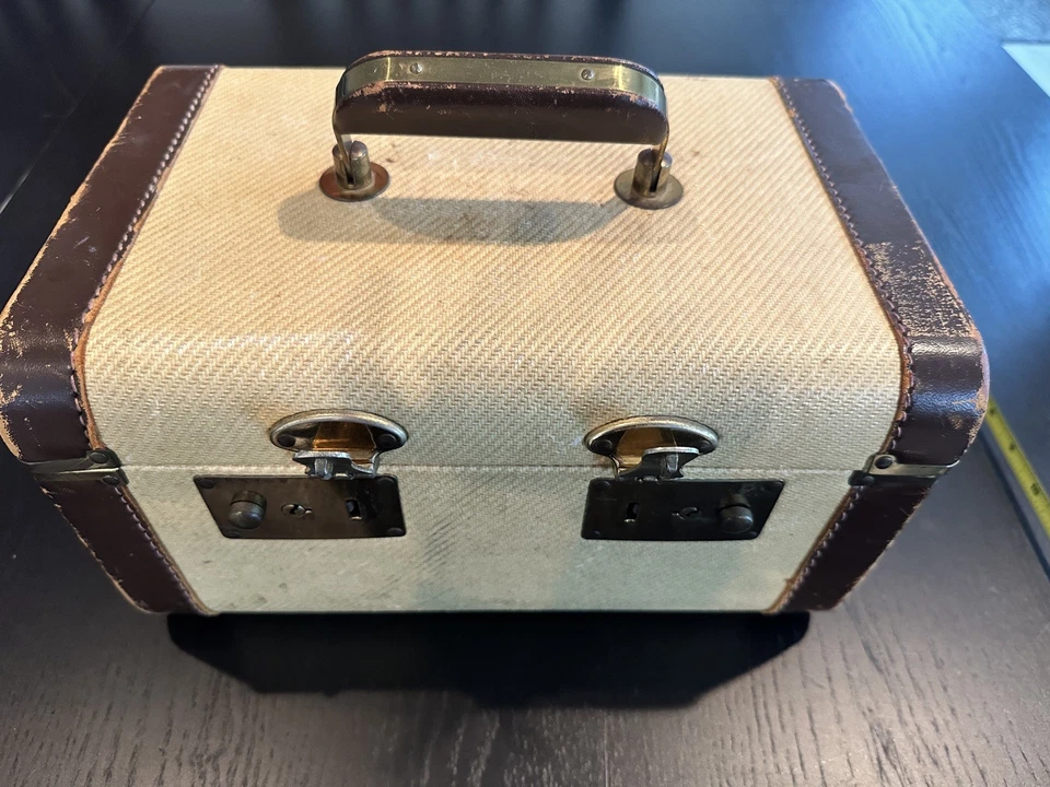 Vintage Luggage Train Travel Small Suitcase 40-50’s - Retro and needs some TLC - Image 1 of 4