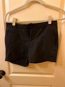 Under Armour Fitted Heat Gear schwarz Stretch Golfshorts Damengröße 4 (27) - gebraucht, in einwandfreiem Zustand - Bild 1 von 3
