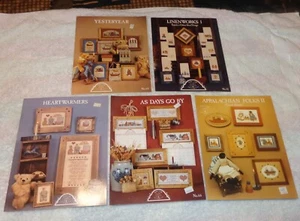 5 VINTAGE HAUSGEMACHTE KREUZSTICH BASTELN BROSCHÜREN NOAHS ARCHE APPALACHEN VOLK ROTE SCHEUNE - Bild 1 von 5