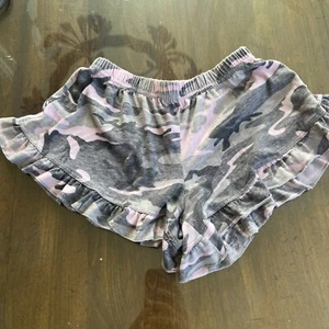 so nikki shorts. size junior medium. pink camoflauge - Picture 1 of 6