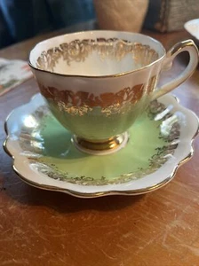 Vtg Elizabethan Cup & Saucer Green Gold Trim Bone China England Taylor & Kent - Picture 1 of 4