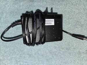 yamaha electric keyboard Ytp300 61 Keys - Picture 1 of 5