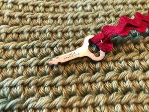 Vintage SINGER SIMANCO 124428 Key Sewing Machine Wooden Bentwood Carrying Case - Picture 1 of 2