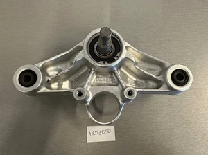 BMW K50 K51 R1200GS R1250GS ADVENTURE UPPER FORK CROSS BRACE WITH MOUNT 8555851 - Picture 1 of 7