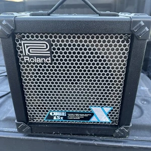 ROLAND Portable 18 WATT CUBE-15X AC117 V-50/60 HZ Guitar Amplifier 4 BOSS SOUNDS - Picture 1 of 7