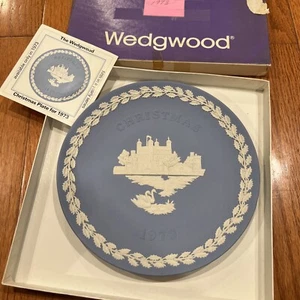 Wedgwood Blue Jasperware Tower Of London 1973 8" Christmas Plate - Picture 1 of 9