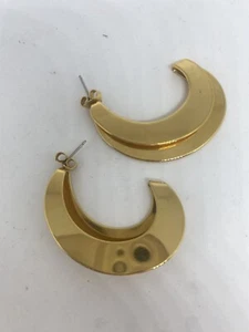 Gold Tone Crescent Moon Style Hoop Fashion Pierced Earrings ... Se95 - Picture 1 of 5