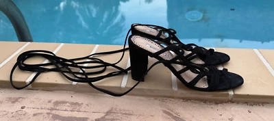 MANOLO BLAHNIK 黑色麂皮绒绑带 Chuncky HEEL 凉鞋 尺寸 38.5M 意大利制造 — 第 1/4 张图片