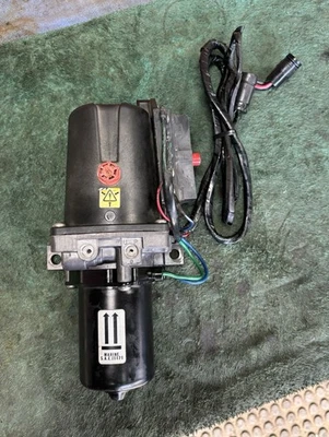 3855745/985846 Volvo Penta/OMC SX bomba de ajuste/inclinación (usada) Foto 1 de 4