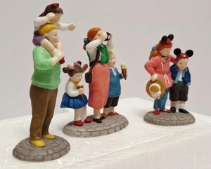Department 56 Disney Parks Village Series "Disney Parks Family" Retired - Picture 1 of 9