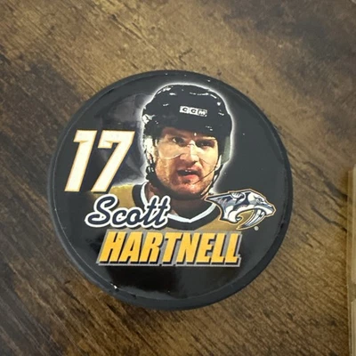 Nashville predators Hockey Puck Scott Harrell 17 Player Pucks Foto 1 de 4
