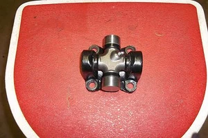 Corvette Original Half Shaft Flange Trailing Arm Spindle 1963-1979 WITH U-JOINT - Foto 1 di 9