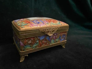 LIMOGES FRANCE GILT & ENAMEL HAND DECORATED PORCELAIN TRINKET JEWELRY BOX - Picture 1 of 10