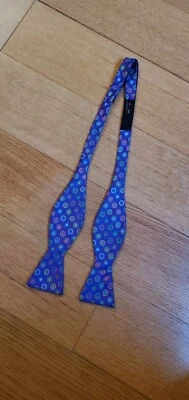 Countess Mara 领结,尺寸可调节,多色,状况完好 — 第 1/2 张图片