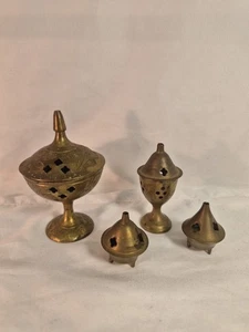 4 Messing Räuchergefäße Hergestellt in Indien Geätzt Floral Vintage 1" - 3,5" Patina - Bild 1 von 15