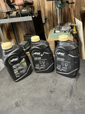 (Lote de 3 cuartos de galón) Aceite de motor sintético de 2 tiempos XPS Marine XD100 - 3 cuartos de galón Foto 1 de 4