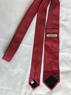 Auténtica corbata de seda Valentino para hombre con logotipo en V Foto 1 de 2