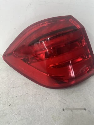 Luz trasera exterior halógena izquierda Mercedes Benz X166 GL450 AMG 2013-2016 OEM Foto 1 de 4