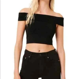 Top corto French Connection Odelia con hombros descubiertos, negro, talla mediana, nuevo con etiquetas - Imagen 1 de 10