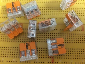 Empalme de palanca de terminal 32A 3 conductores WAGO 221 entrada lateral 4 mm2 varias cantidades - Imagen 1 de 2