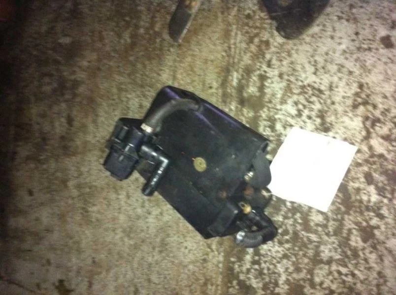 Bote de vapor de combustible Land Rover Freelander 02 2,5 litros 6 cilindros Foto 1 de 4