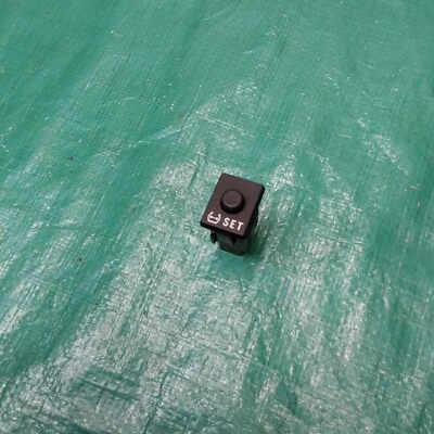 Botón interruptor de presión de neumáticos Toyota Sienna 2004-2010 OEM 15A257 Foto 1 de 3