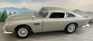 AUTOART - ASTON MARTIN DB5 - 1:18 - SILVER - JAMES BOND 007 STYLE - DIECAST 🔥 - Picture 1 of 7