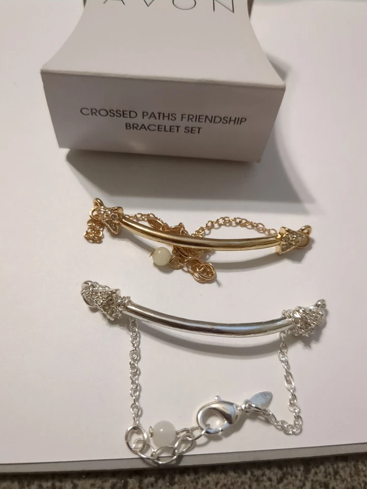 Juego de brazaletes de amistad Crossed Path - Uno de oro y uno de plata Foto 1 de 1