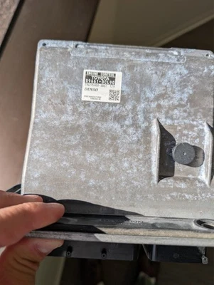 2011 丰田 SEQUOIA:电子控制模块,ECM,5.7L 4X4 89661-0CL90 — 第 1/2 张图片