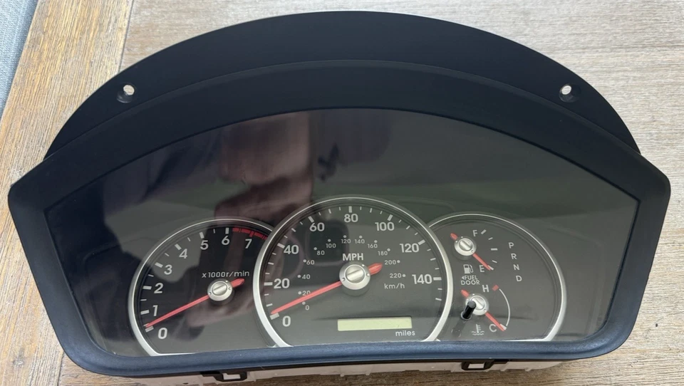 2004 MITSUBISHI Endeavor Speedometer Gauge Cluster OEM 153,273K Miles - Image 1 of 4