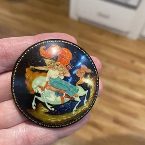 Vintage russische handbemalte schwarze Lack Brosche Anstecknadel signiert 2 Zoll - Bild 1 von 9