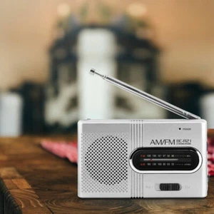 Mini radio AM FM portatile tascabile da viaggio a batteria altoparlante integrato stereo - Foto 1 di 6