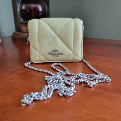 Mini billetera Coach CJ528 diamante hinchado con cadena cuero Napa verde lima nueva sin etiquetas Foto 1 de 4