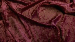 Burgundy red crushed velvet/velour fabric - 150cm wide - Picture 1 of 1