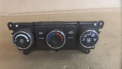 07 08 09 10 Saturn Outlook Temperatura Climatizador Calor A/C Tablero 25896976 Foto 1 de 4