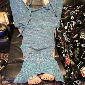 Mermaid Tail Blanket – Soft Hand Knit/ Crochet Sleep Bag Snuggle Throw - Picture 1 of 3
