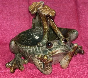 Skurriler Frosch Schmuck Bonboniere Handarbeit Handwerk Keramik. NiCE! ANSEHEN! LESEN! - Bild 1 von 15