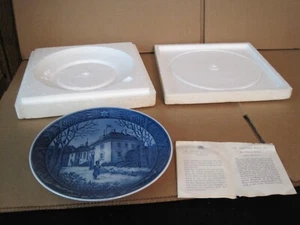 1975 ROYAL COPENHAGEN MARSELISBORG SLOT THE QUEEN'S CHRISTMAS RESIDENCE PLATE - Picture 1 of 13