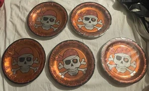 Lote de placas de 7" de papel de fiesta pirata cumpleaños de Halloween 5 x 8 piezas = 40 piezas tamaño mediano - Imagen 1 de 2