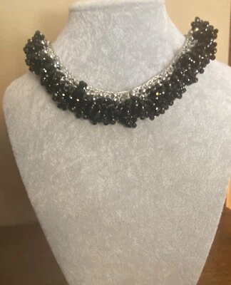 Collana fatta A Mano. Filati Argento, Cristalli Neri-argento . Inseriti 1000 Cor - Immagine 1 di 3