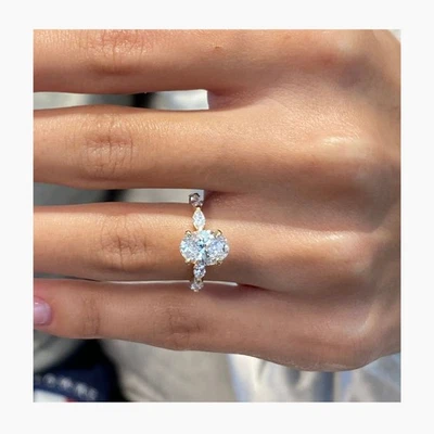 Anillo ovalado de diamantes certificado IGI F VS1 2,55 quilates creado en laboratorio oro blanco de 14K Foto 1 de 4