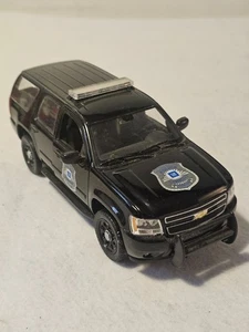 Coche diecast Welly Chevy Tahoe Police SUV 1:24 negro GM Fleet modelo promocional 2008 - Imagen 1 de 5