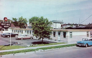 VINTAGE FORT FRANCES ON  ONTARIO CANADA POSTCARD AUTOS AT WHITES MOTEL 90822 - Picture 1 of 2
