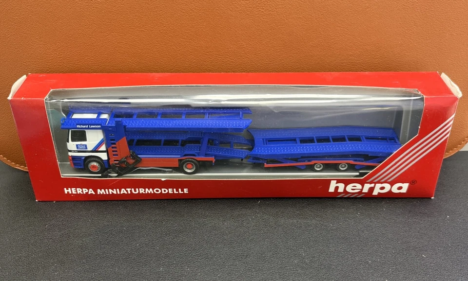Camión Herpa Mercedes Benz Actros L HZ Richard Lawson 146463 Z1 Foto 1 de 4