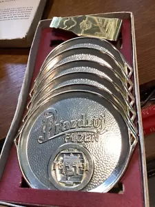 SEHR SELTENES TSCHECHOSLOWAKEI BIERUNTERSETZER SET (6) UND PILS URQUELL ÖFFNER/ORIG BOX - Bild 1 von 8